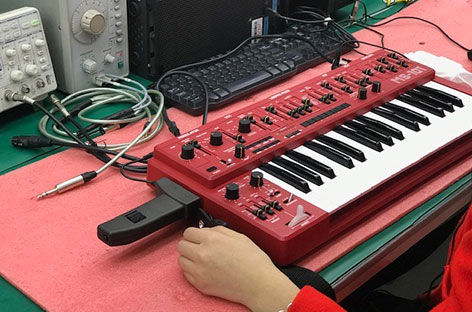 BehringerがRoland SH-101のクローンを製造中 · News ⟋ RA