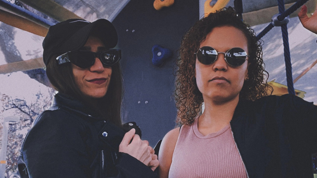 Mix Of The Day Black Girl/White Girl · News RA