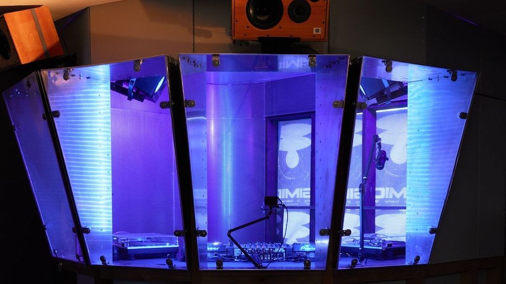 GIMIC, a new bar and radio station, opens in Brussels · News RA