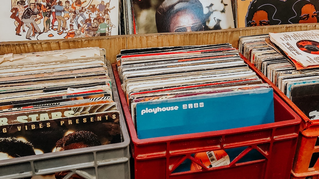 UK vinyl sales grow for 16th consecutive year in 2023 · News RA