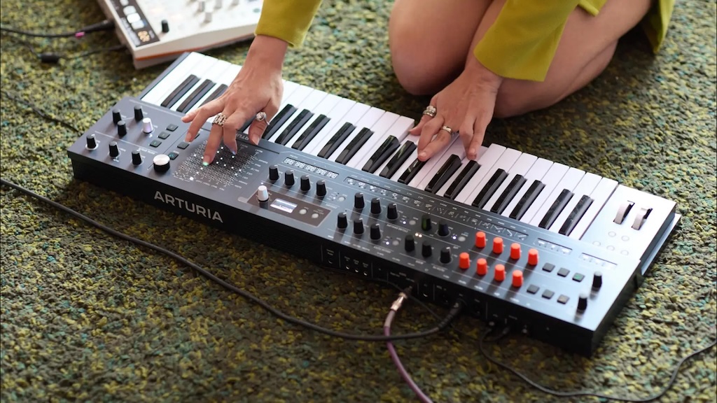 Arturia releases MiniFreak 49, four-octave hybrid synth · News ⟋ RA