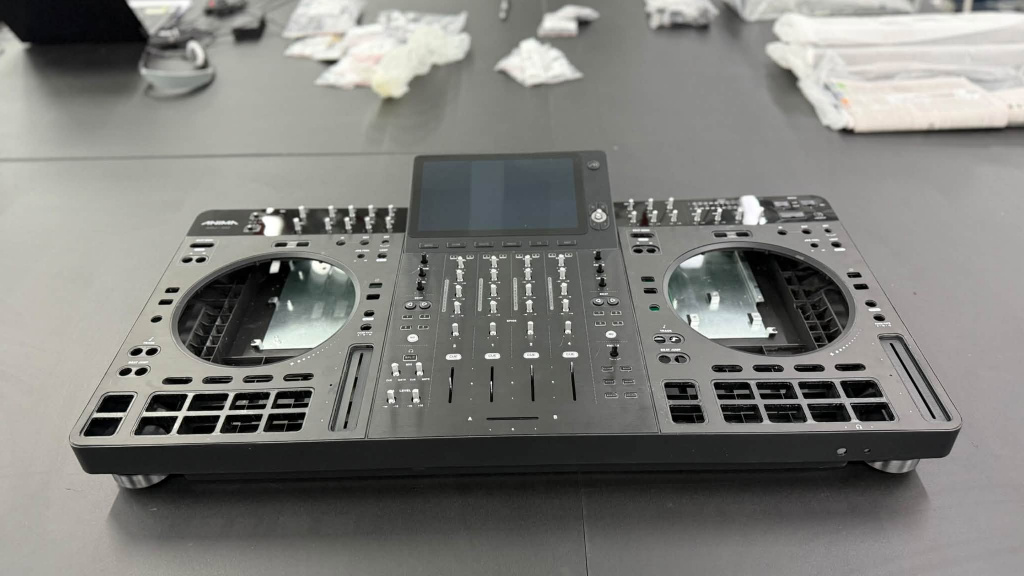 Behringer teases open-source standalone DJ system · News ⟋ RA