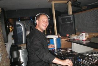 Andy Cumming · Artist Profile