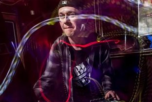 Henneke · Artist Profile