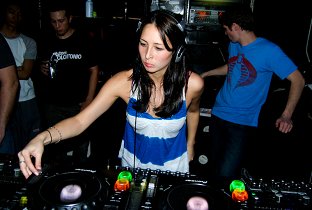 Keryn · Artist Profile