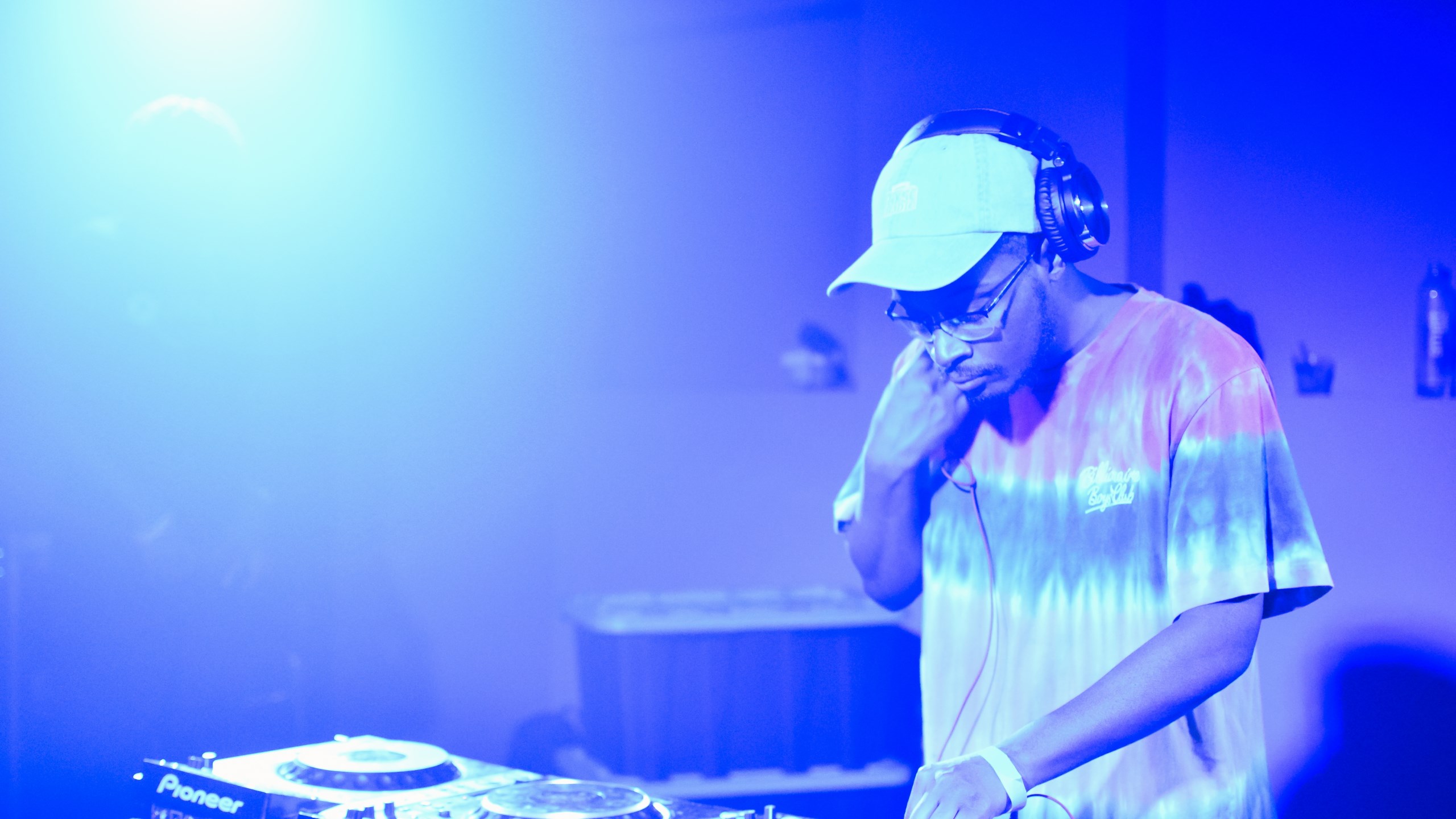 Hito · Artist Profile