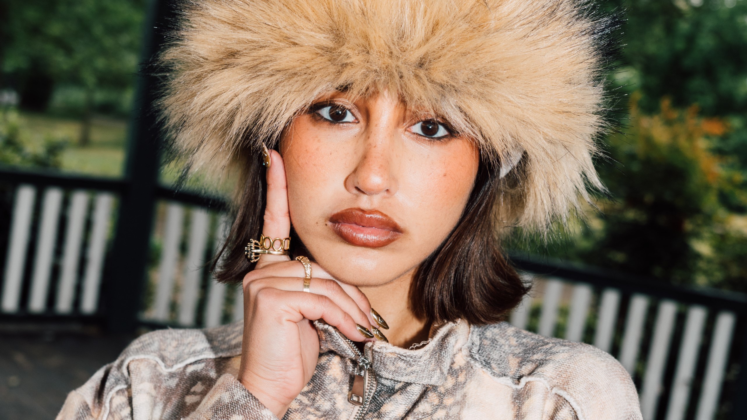LILI · Biography