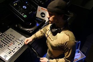 Logan Sama · Artist Profile