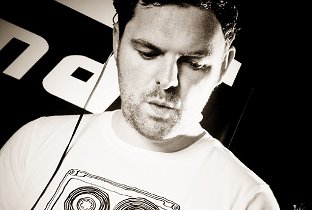 Robin · Artist Profile