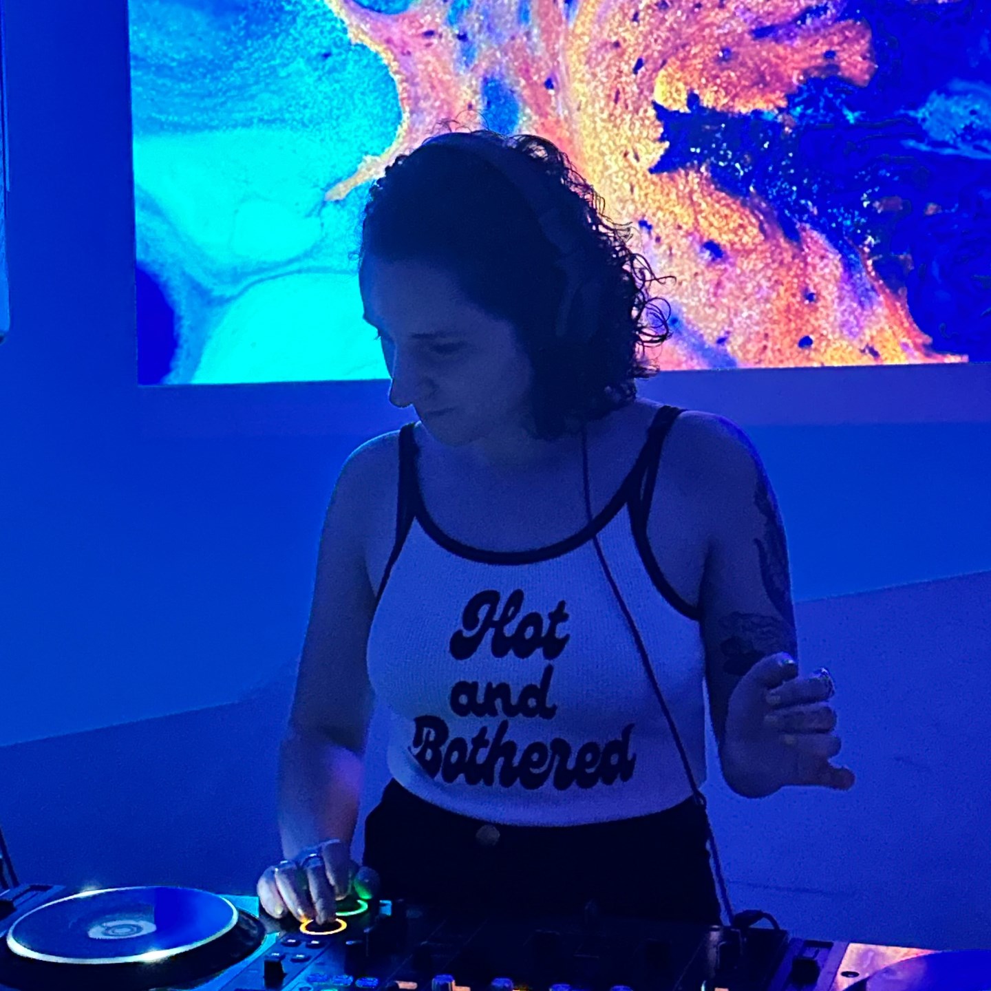DJ girlcrush · Artist Profile