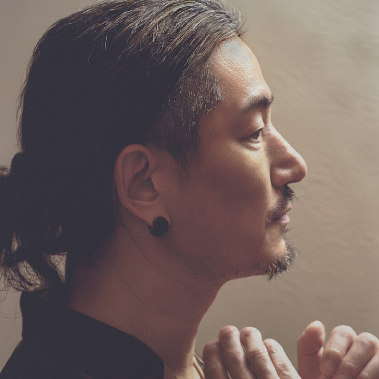 Tomo Hachiga · Artist Profile