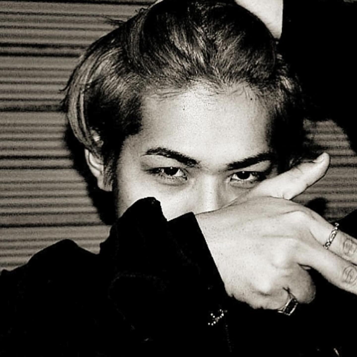 湊ページ FENGX2 · Artist Profile