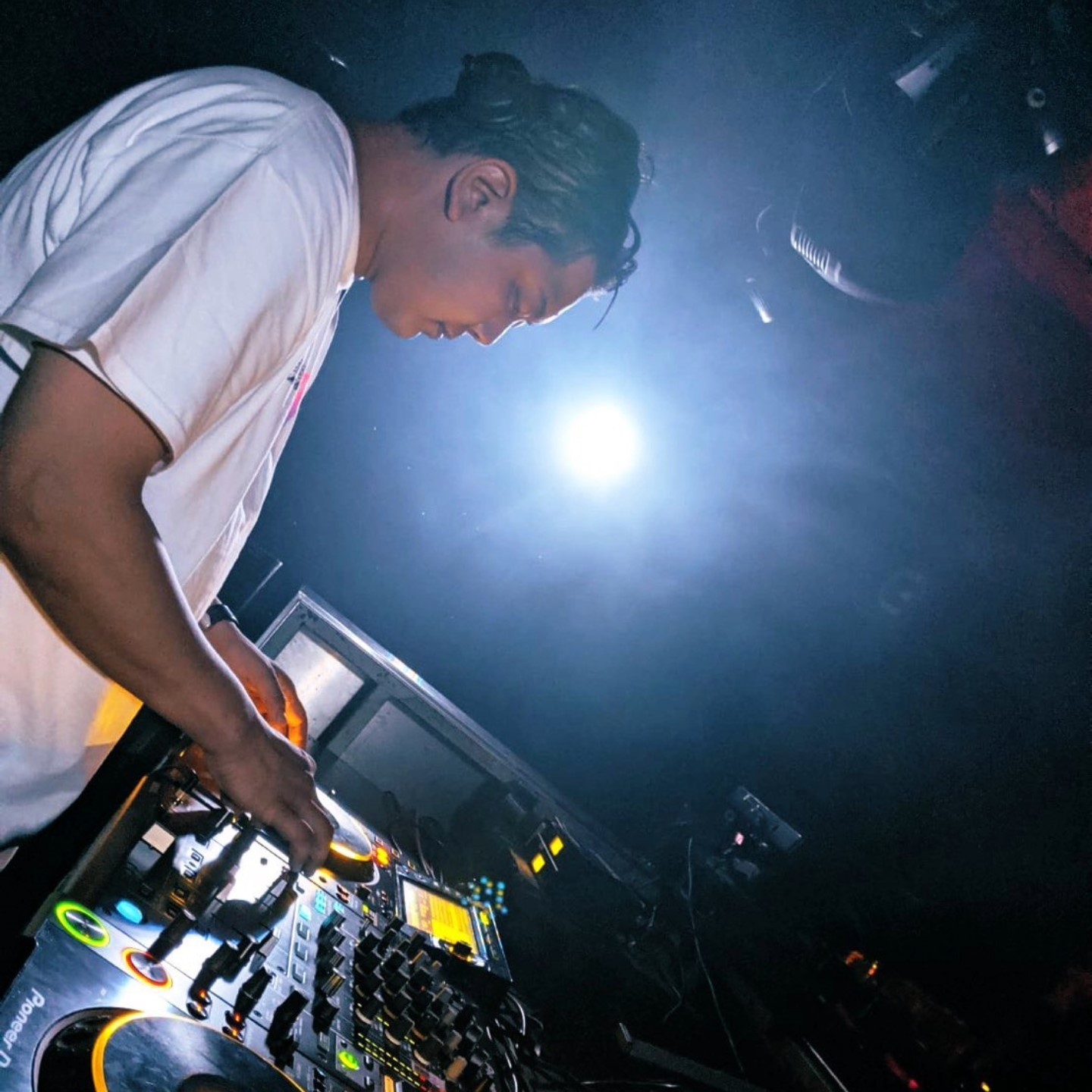 WATARU · Artist Profile