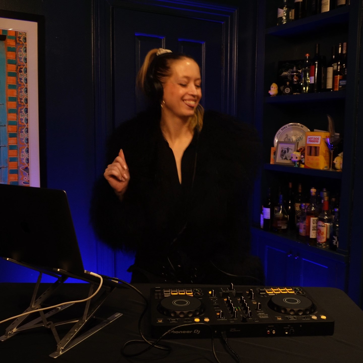 DJ girlcrush · Artist Profile
