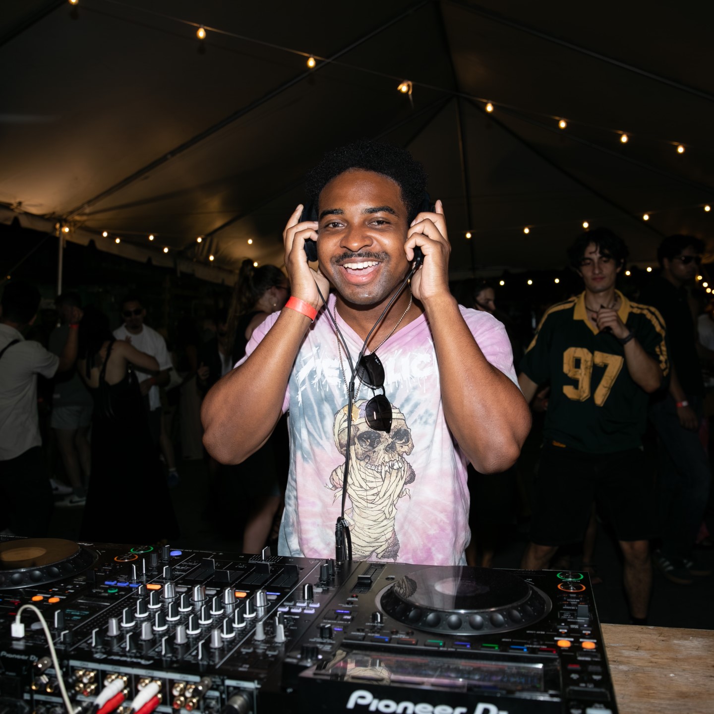 [Kyle Davis] · Artist Profile