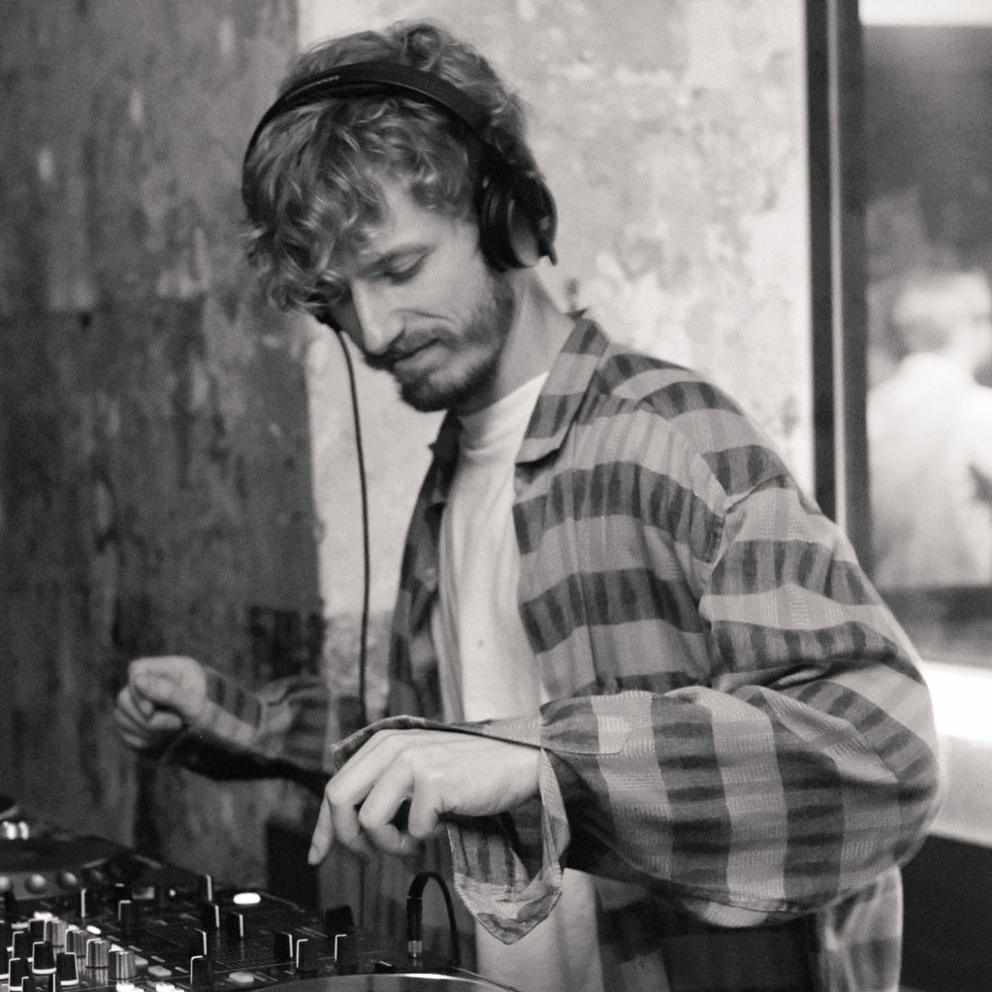 Max Telaer · Artist Profile