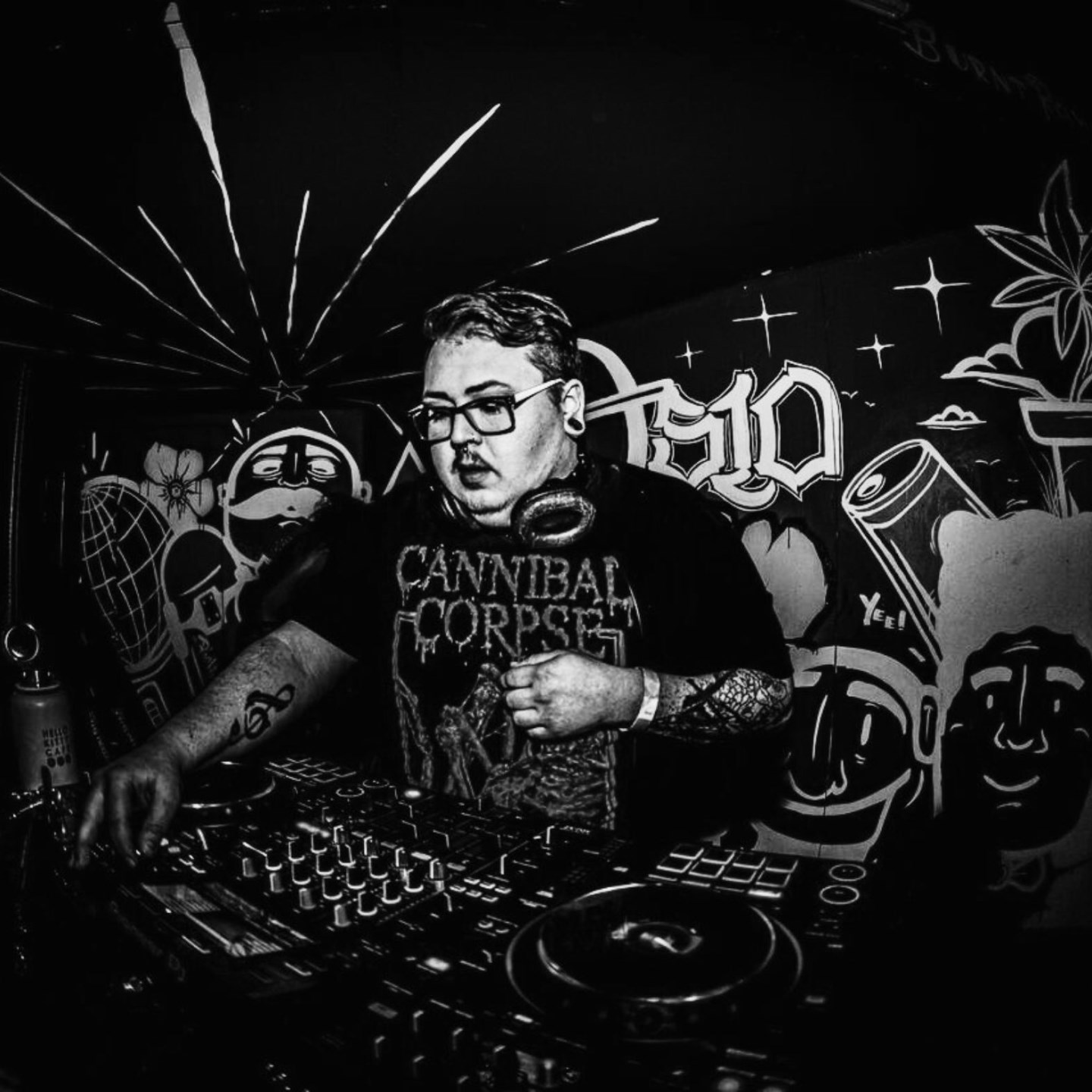 SNAQ · Artist Profile