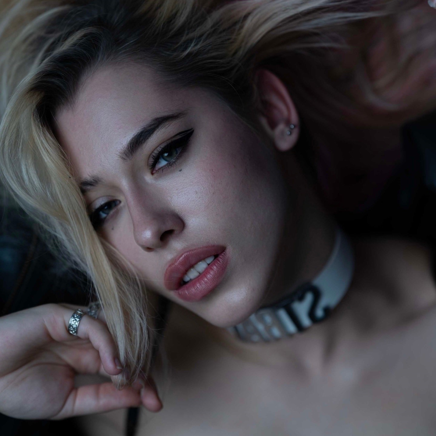 STRATERA close-up portrait