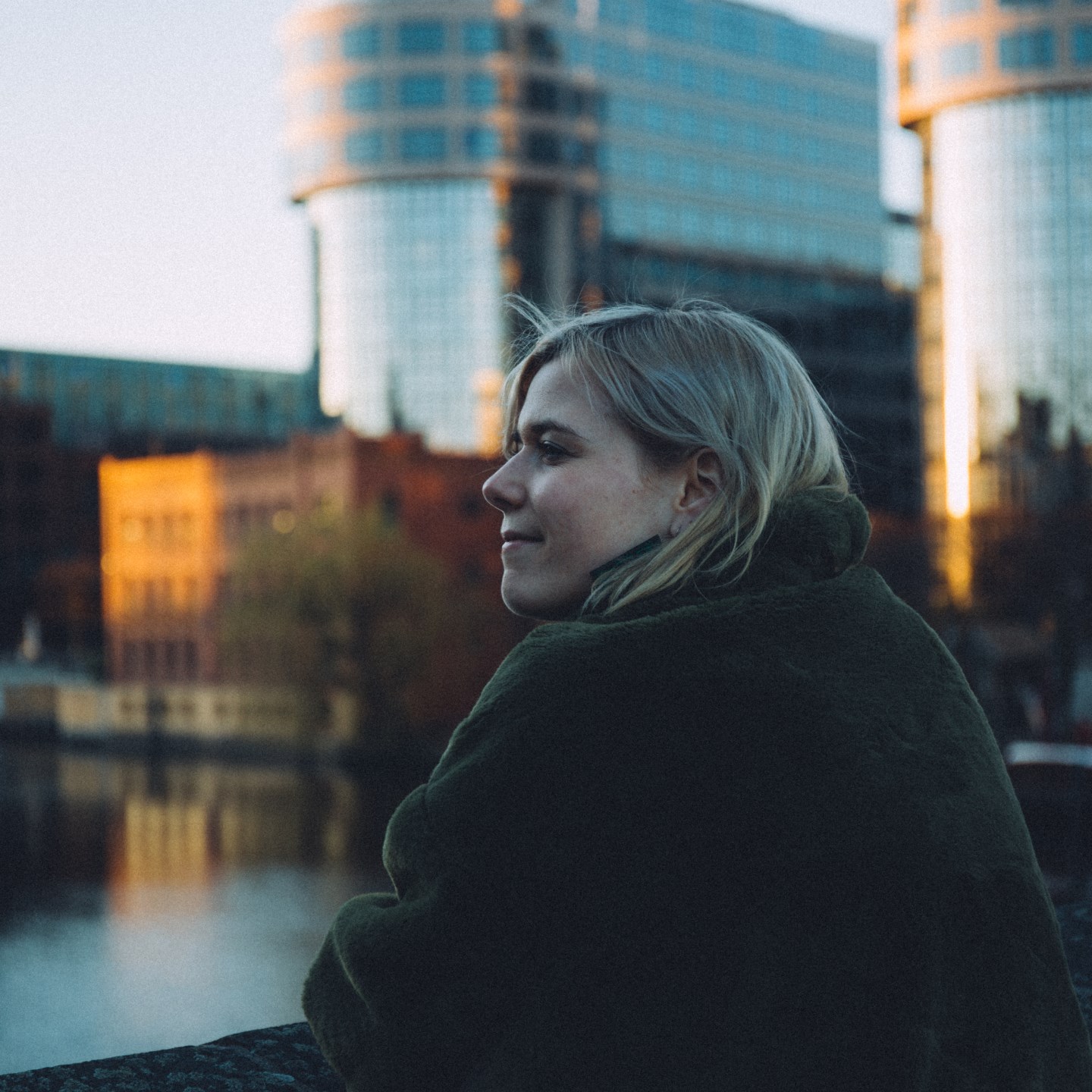 thea · Artist Profile
