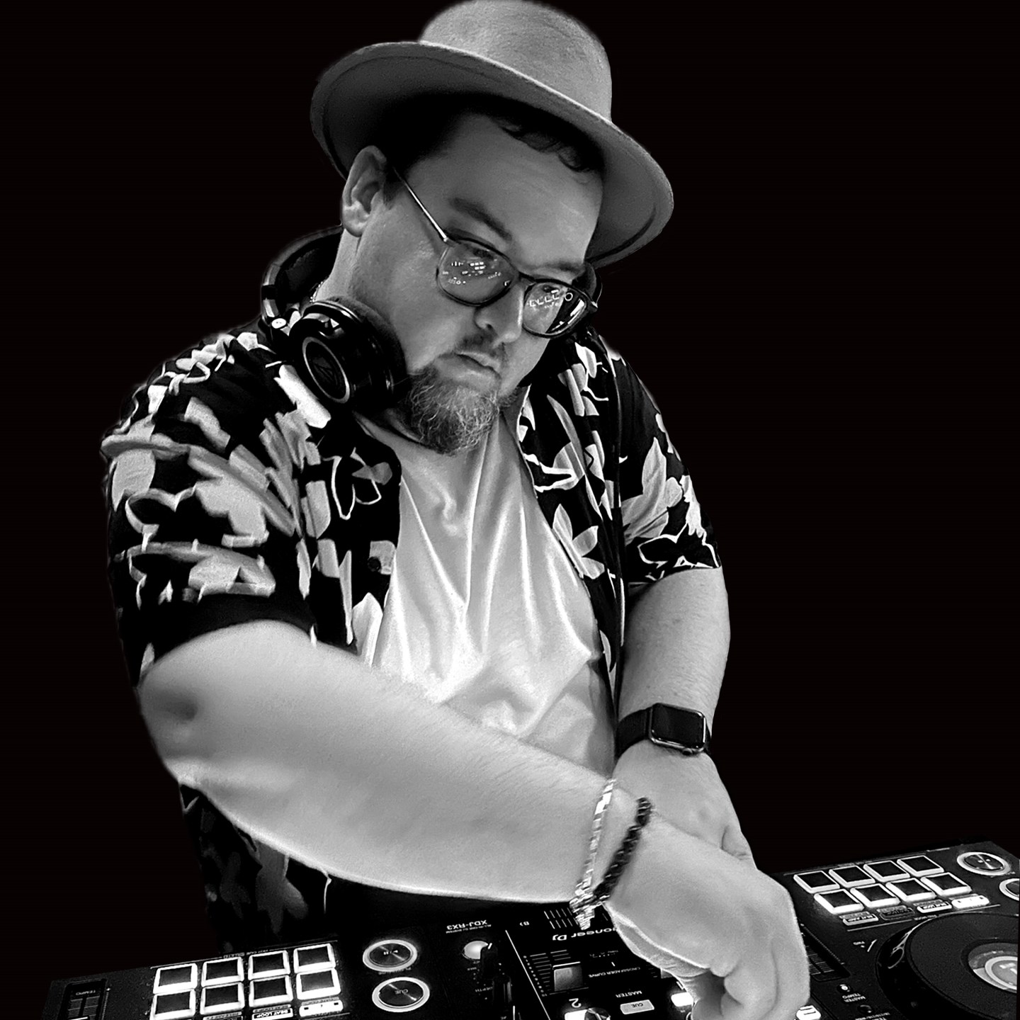 VAN TREASE · Artist Profile