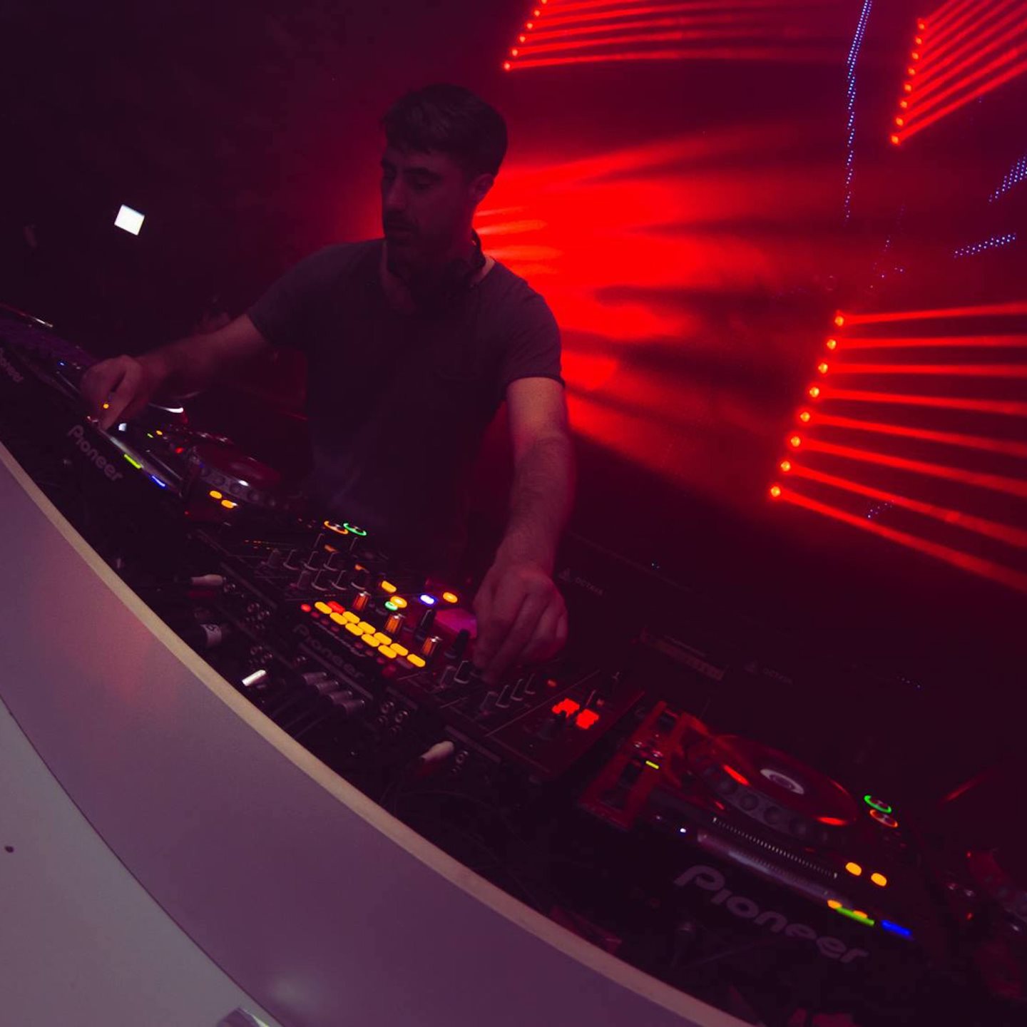 Vincenzo · Artist Profile