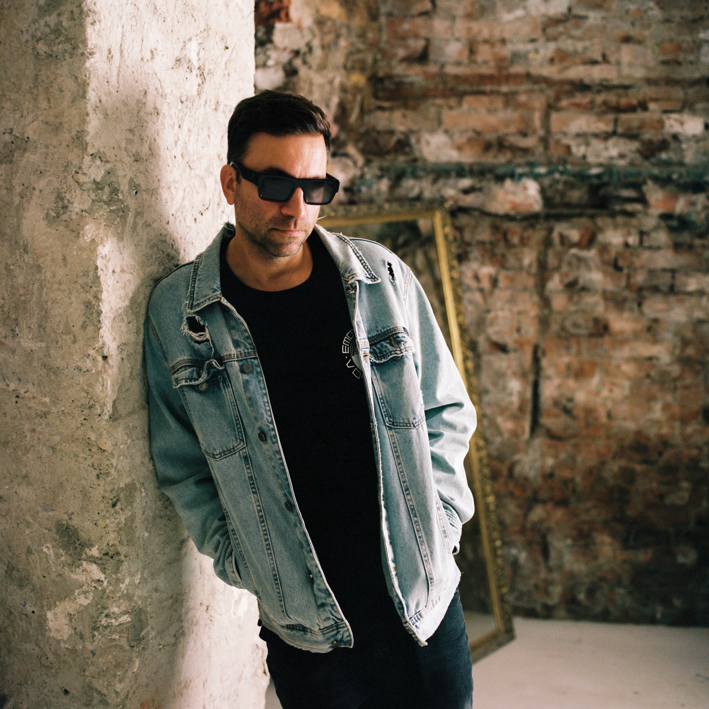 Yanko Kral · Artist Profile