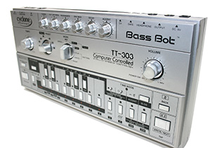 Cyclone Analogic Bass Bot TT-303 mk1 美品 Cyclone Analogic - Bass Bot TT-303 · Tech Review ⟋ RA